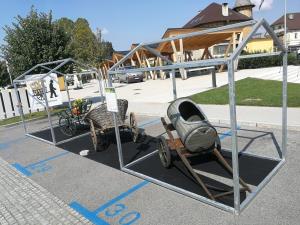 02 Razstava Sniške gare, na zabaven način zaplenjena parkirna mesta